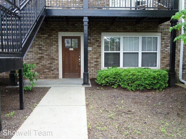 Building Photo - 3 br, 3 bath House - 1100 Tree Top Way #1613