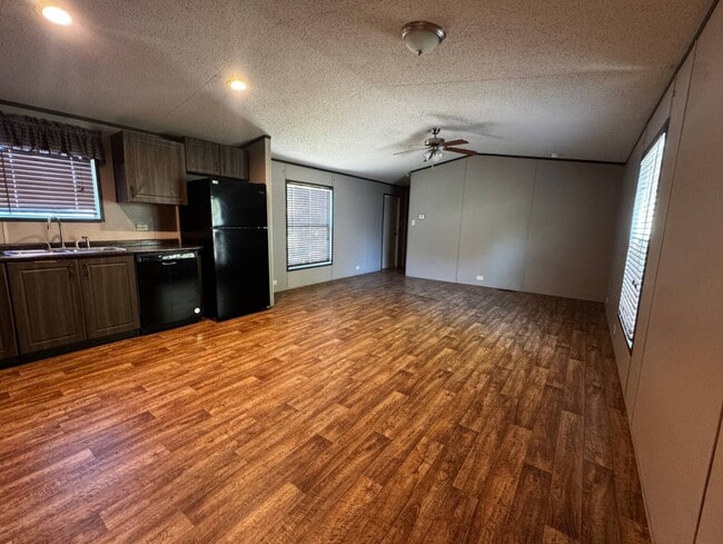 Building Photo - 7650 US-90