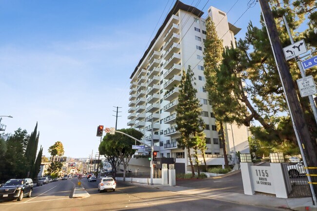 Foto del edificio - 1155 N La Cienega Blvd