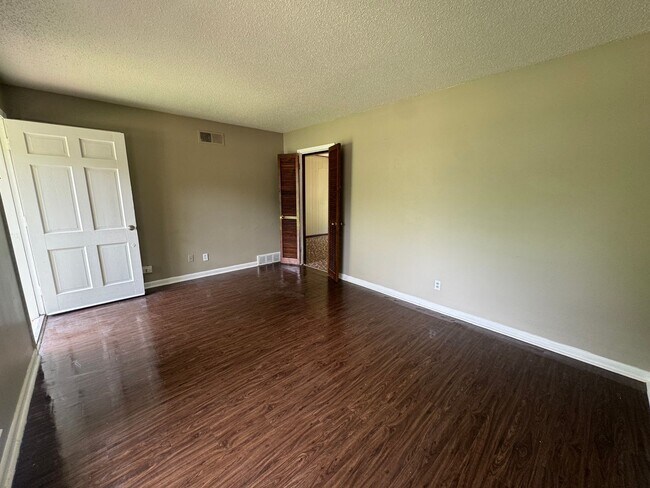 Building Photo - Charming 3-Bedroom Home in Memphis Comfort & Convenience Await!