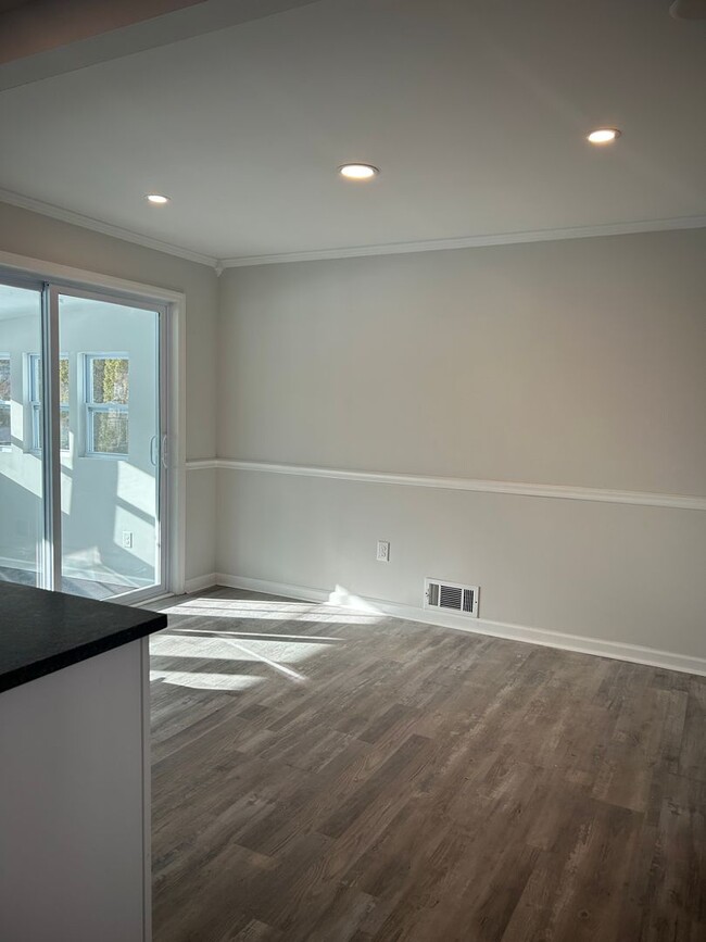 Building Photo - Newly Renovated, Two Bedroom House for Ren...