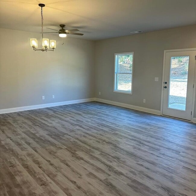 Building Photo - New Townhomes in Gainesville!