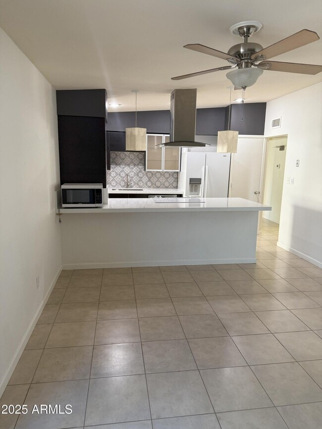 Building Photo - 2428 E La Jolla Dr