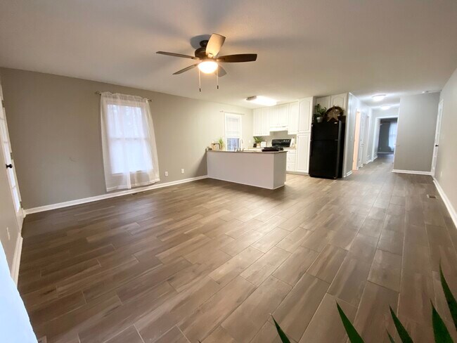 Foto del edificio - 824 Rockmart Rd