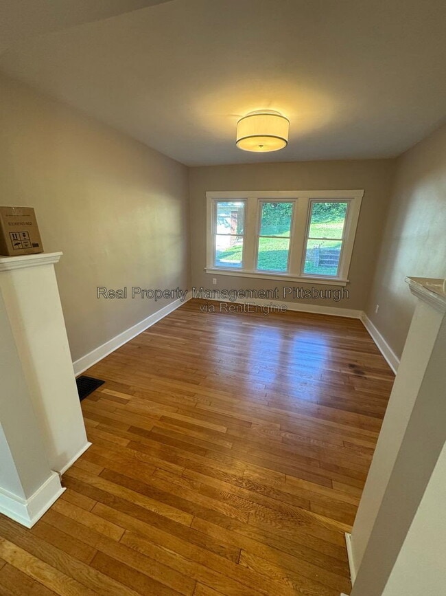 Photo - 107 North Meadowcroft Avenue Townhome