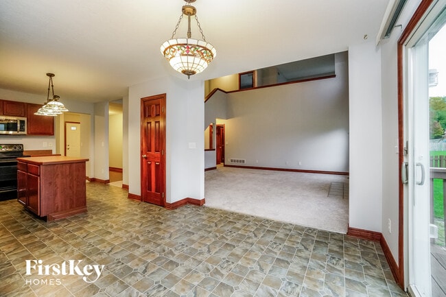 Building Photo - 936 Poppleton Pl N