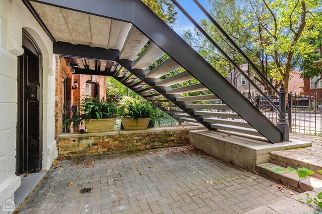 Building Photo - 801 S Oakley Blvd