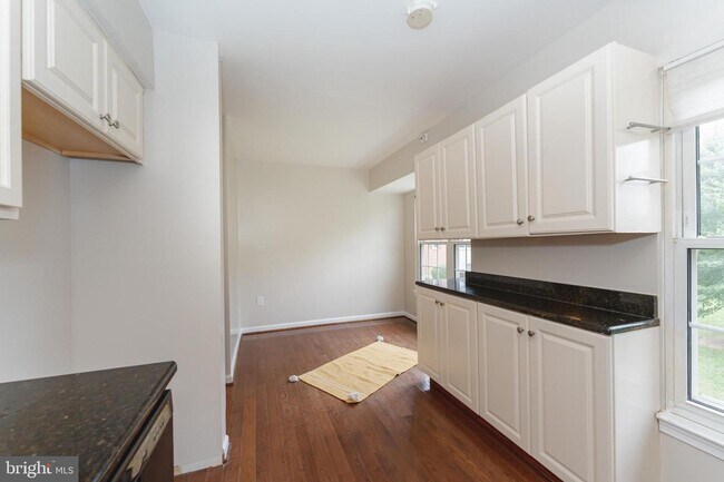Foto del edificio - 820 Ivy League Ln