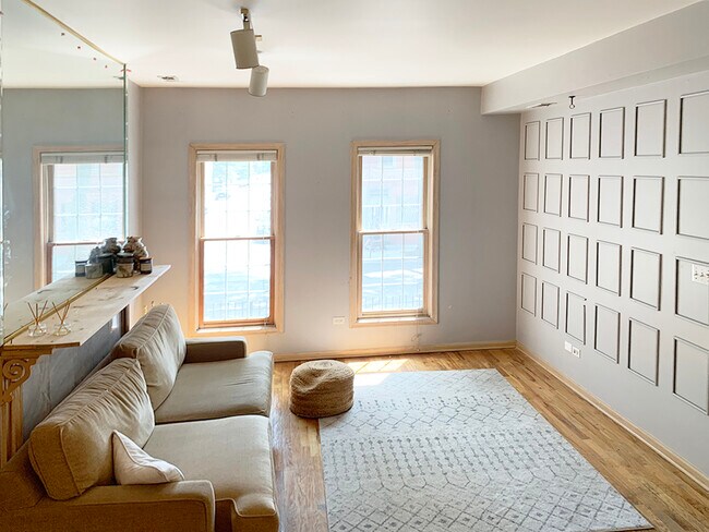 Foto del edificio - 1042 N Wood St