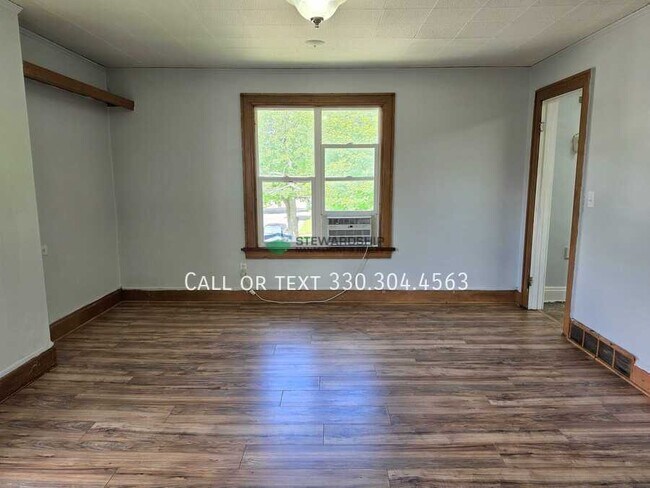 Foto del edificio - 104 6th St NE