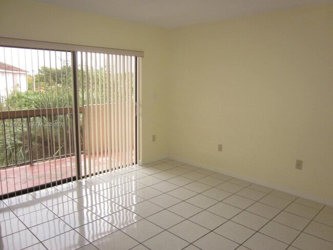 Building Photo - 1121 SW 122nd Ave