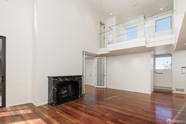 Building Photo - 640 Davis St