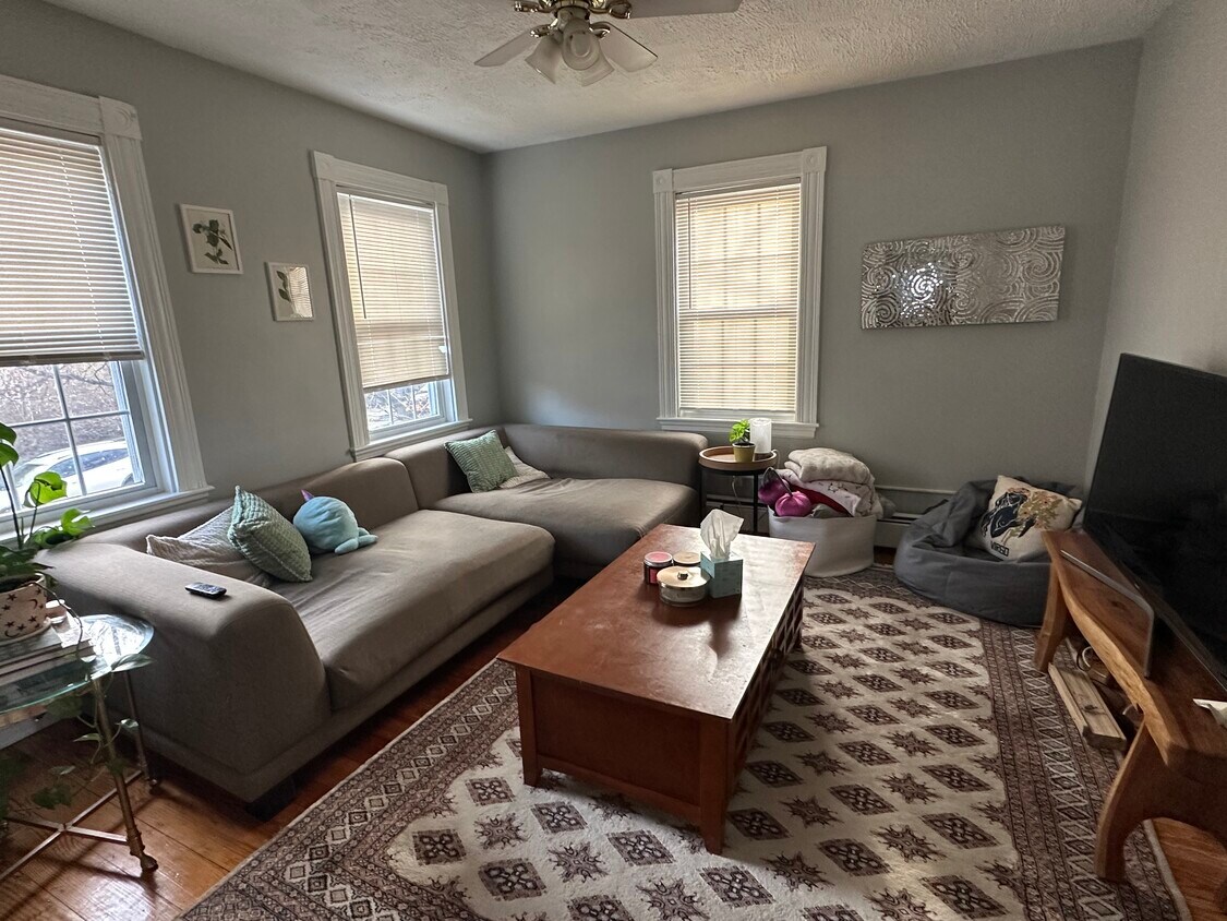 Foto principal - 131 Nonantum St