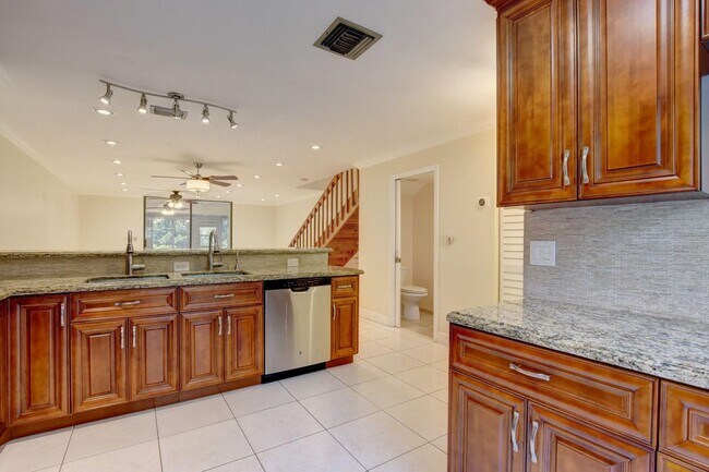 Building Photo - 7710 Lago Del Mar Dr