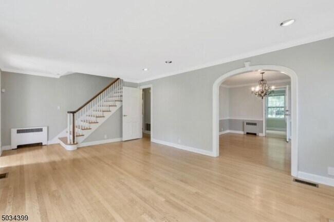 Building Photo - 47 Meadowbrook Rd
