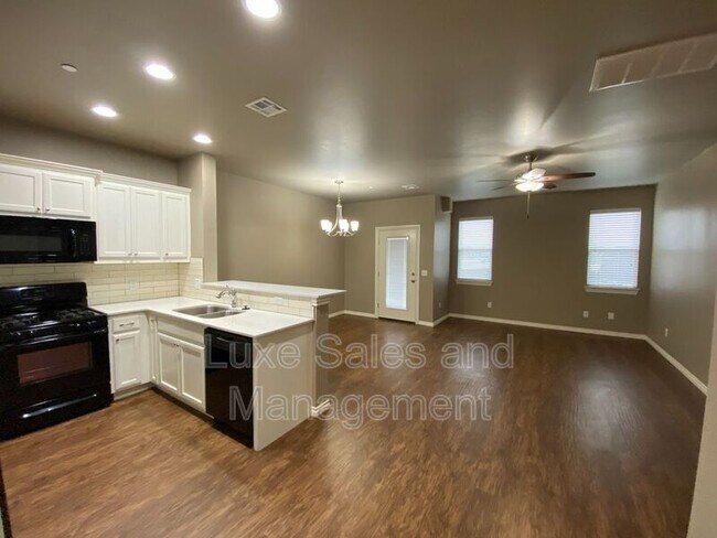 Foto del edificio - 799 SW 14th St