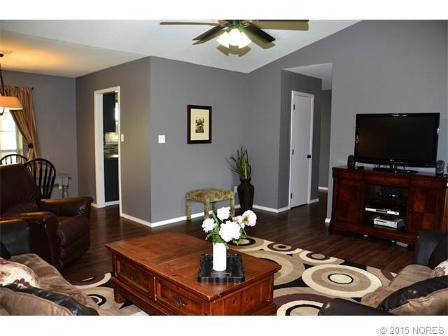 Foto del edificio - 9427 Magnolia Wood Dr