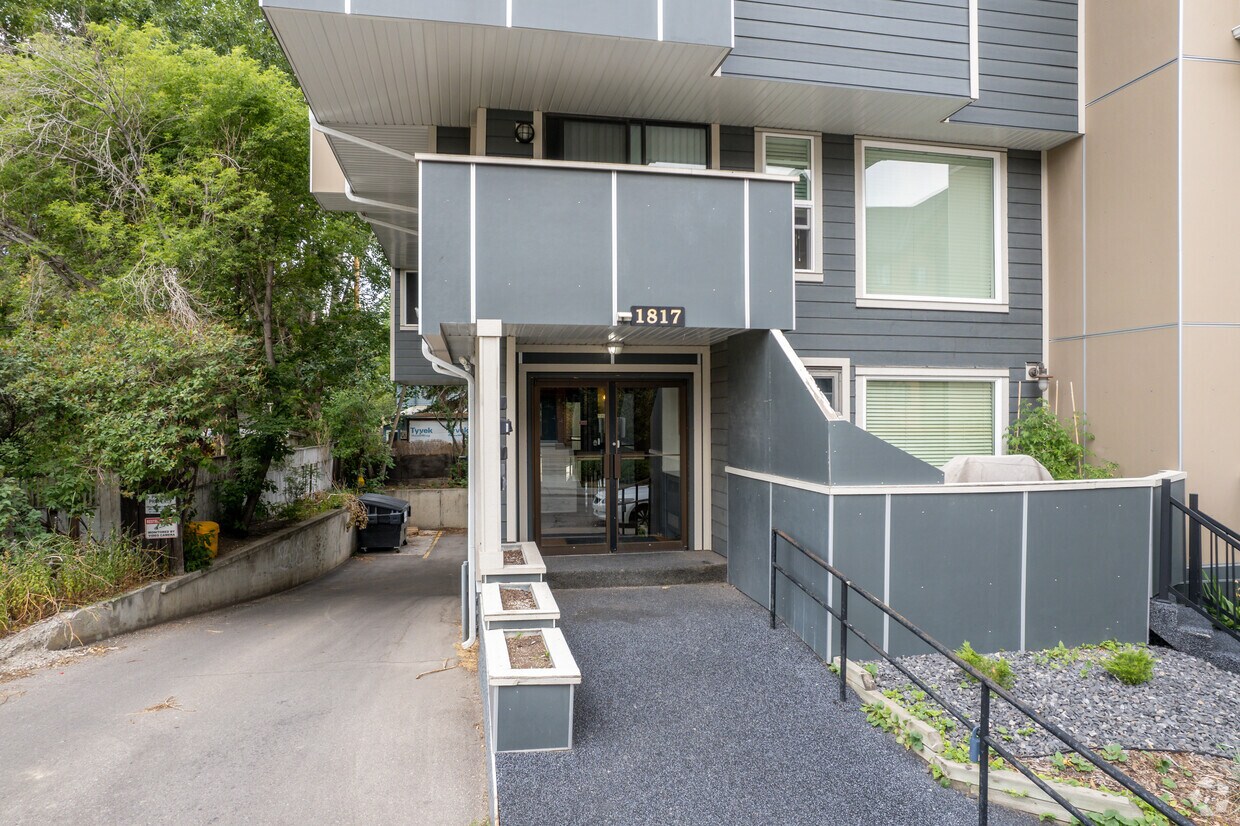 Photo du bâtiment - 1817 14A St SW