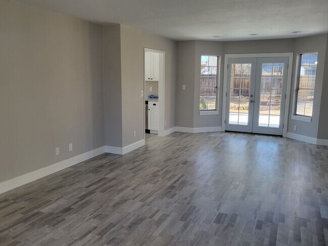 Building Photo - 1272 Skylark St
