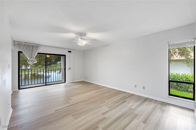 Foto del edificio - 537 Lake Louise Cir