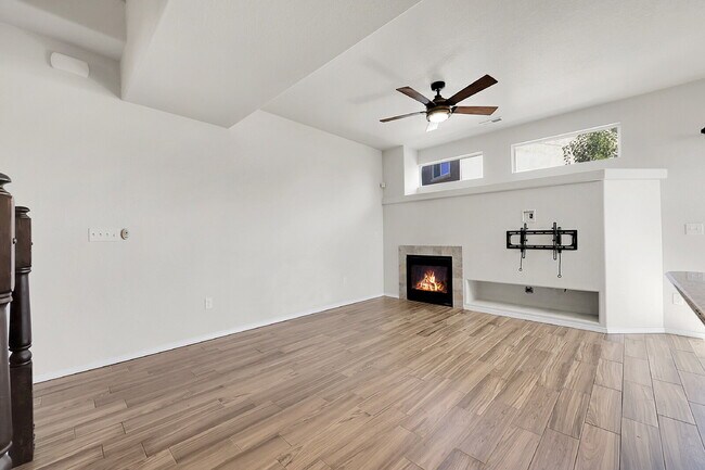 Foto del edificio - $2,175 - 3 Bed, 2.5 Bath Townhome in CO Sp...