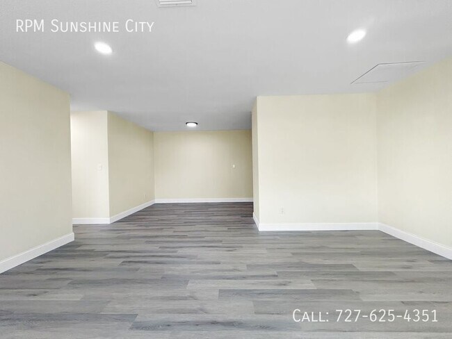 Foto del edificio - 9814 110th Ln N