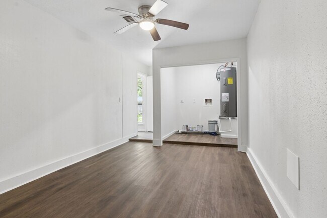 Foto del edificio - 2504 Ewell Dr