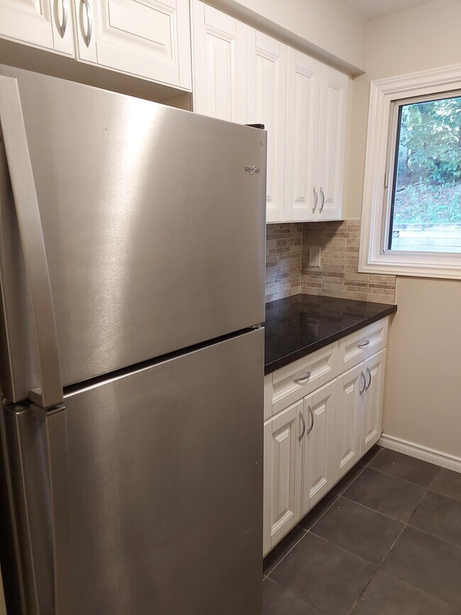 Photo du bâtiment - Spacious 2 bedroom unit