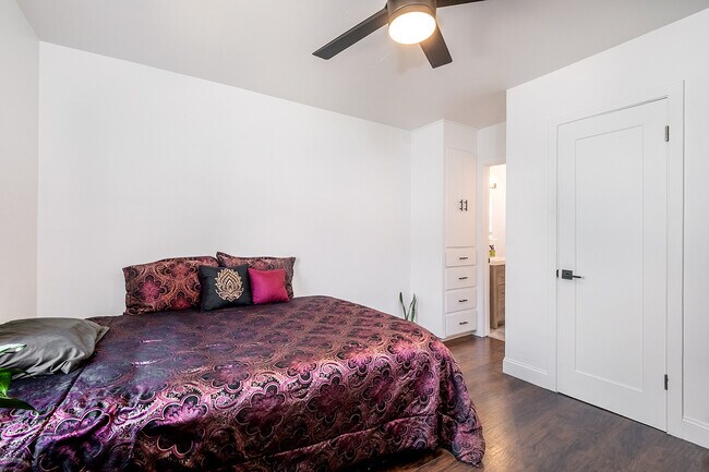 Interior Photo - 425-445 Casazza Dr