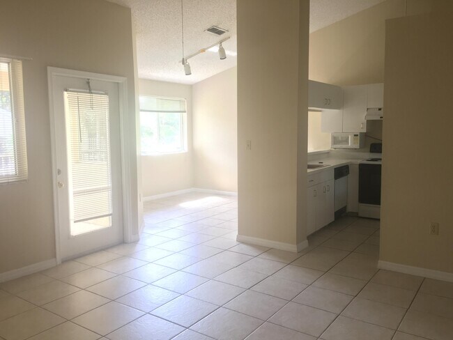 Foto del edificio - 1304 Glenmoor Dr