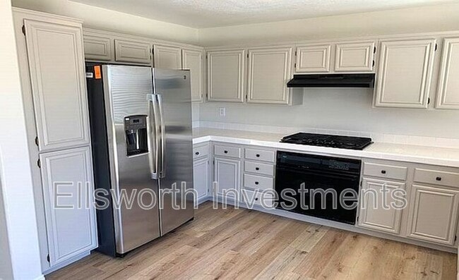 Foto del edificio - 744 Cardona Ave