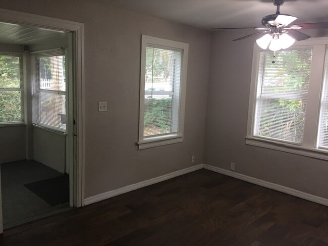 Building Photo - 873 10th Ave S