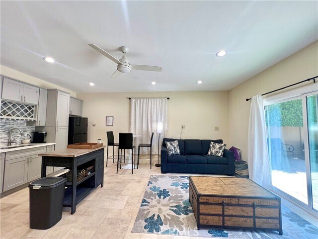 Foto del edificio - 17401 Raymer St