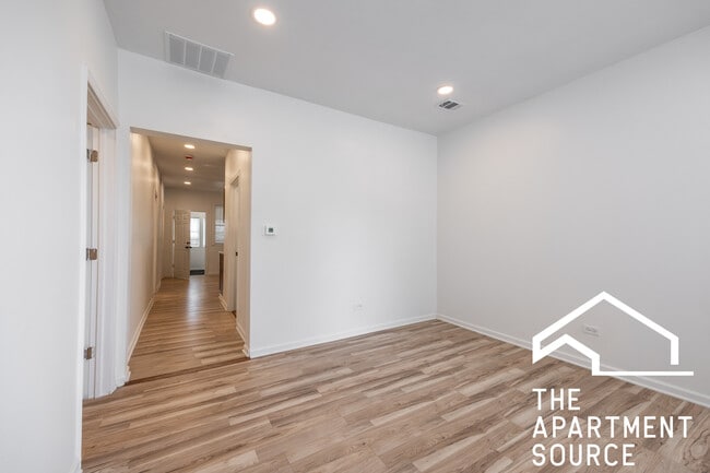 Building Photo - 3140 N Kimball Ave