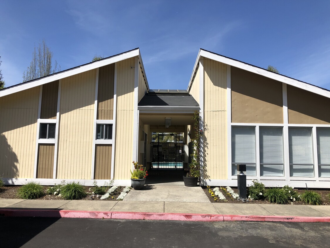 Foto principal - 3076 Marlow Rd