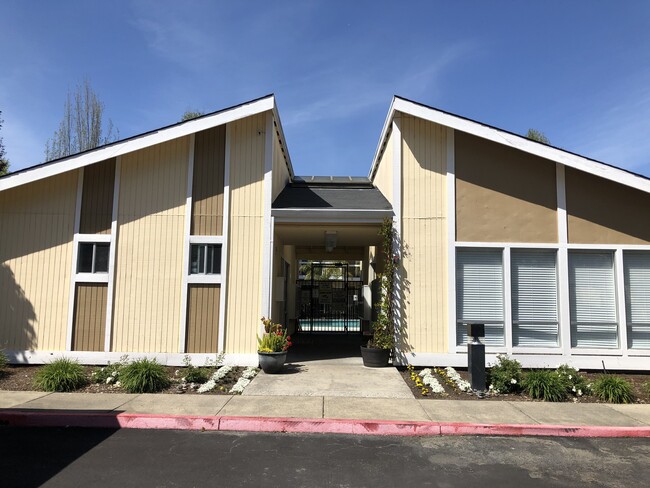 Building Photo - 3076 Marlow Rd