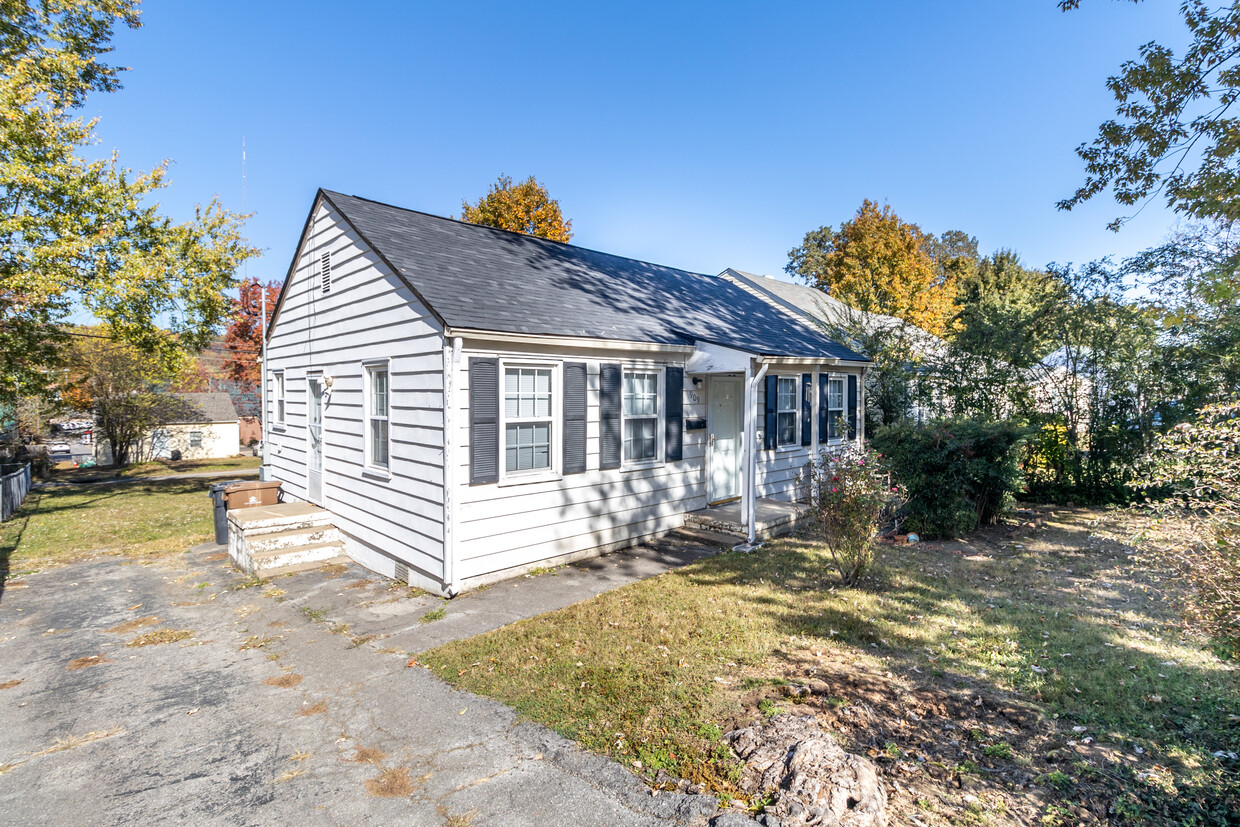 Primary Photo - 909 E Columbia Ave