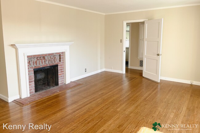 Building Photo - 3 br, 1 bath House - 402 Hazelwood Drive