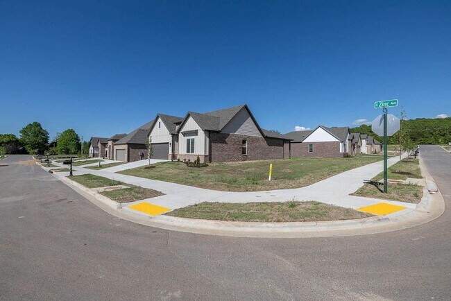 Building Photo - 2856 S Zinc Ave