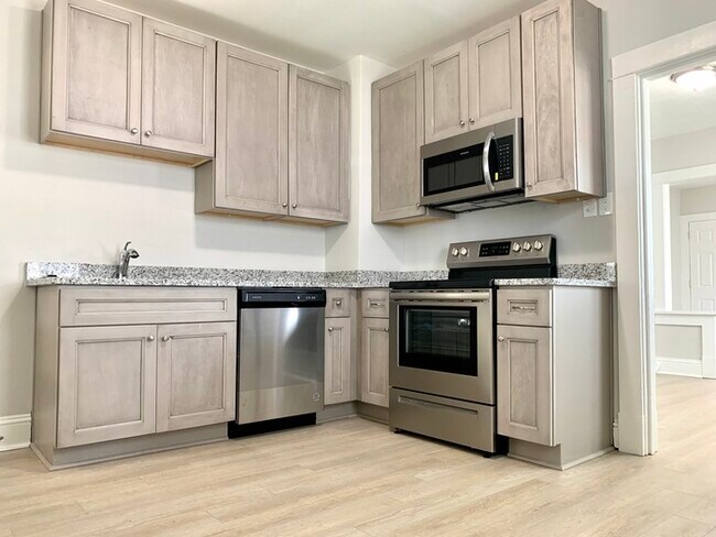 Foto del edificio - Two Bedroom 1 Bathroom home in Portsmouth