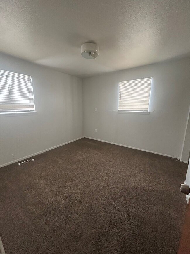 Foto del edificio - Charming 3-Bedroom Single Family Home – Your Perfect Space Awaits!