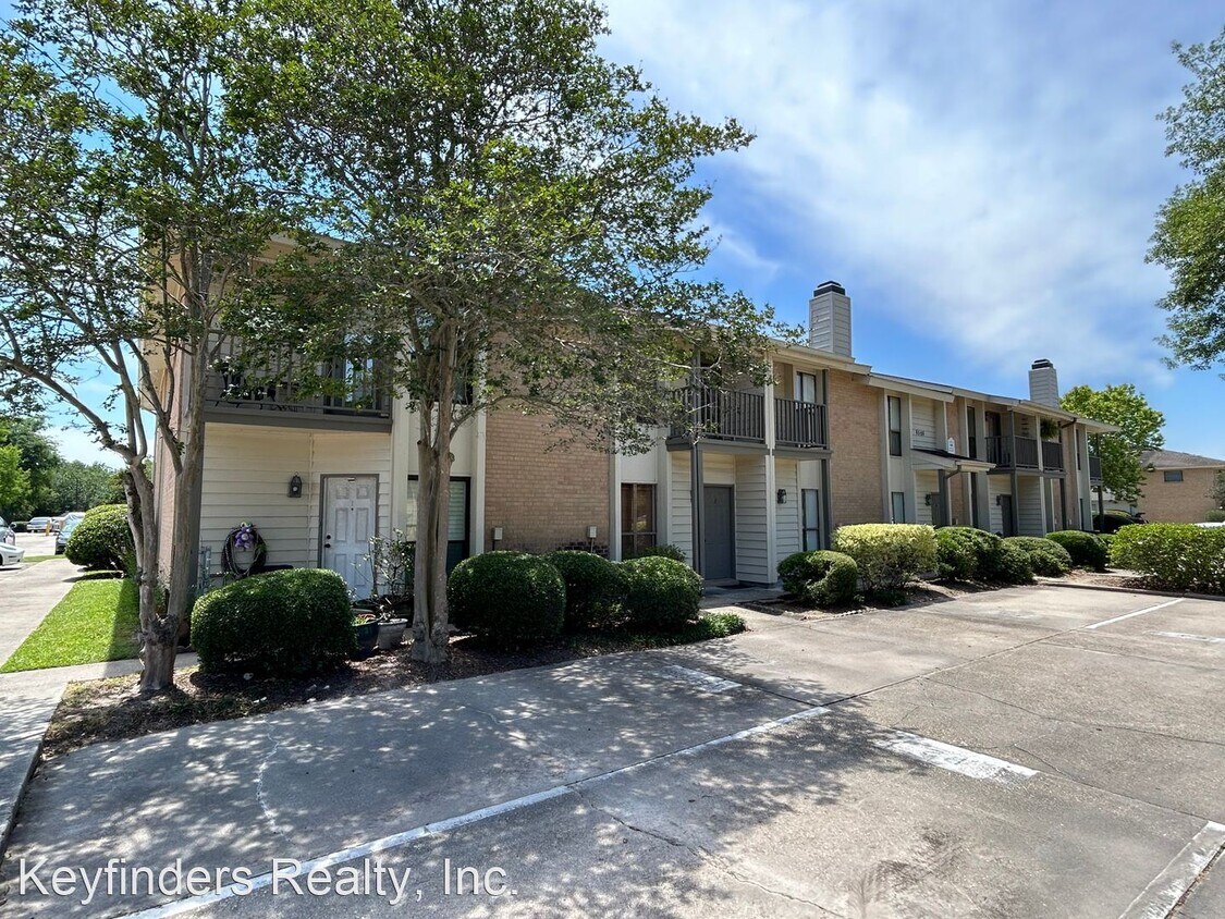 1 br, 1.5 bath House - 8508 Summa Ave. Un... - 1 br, 1.5 bath House - 8508 Summa Ave.  Un...