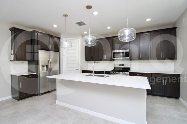 Building Photo - 1026 E Weatherby Way
