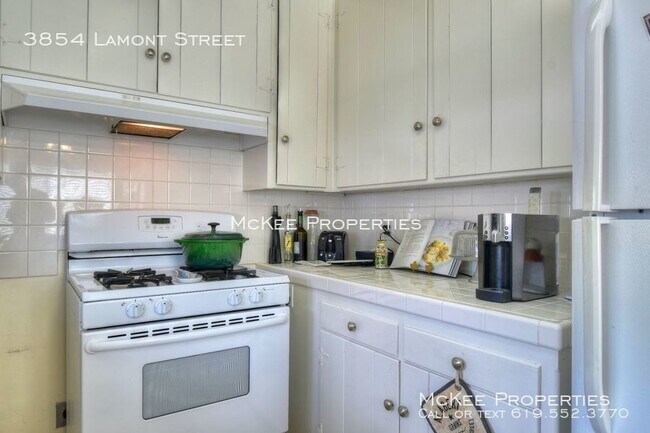 Building Photo - 3854 Lamont St