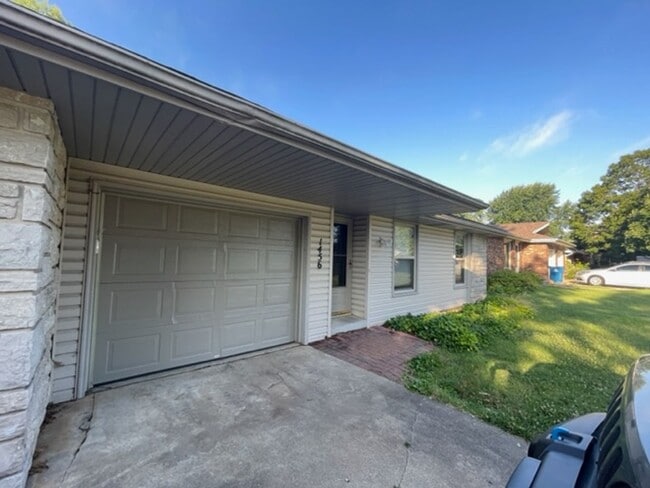 Building Photo - Southside Springfield!  2 Bedroom/2 Bath D...