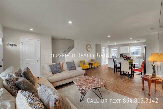 Foto del edificio - 653 McCormick Ln