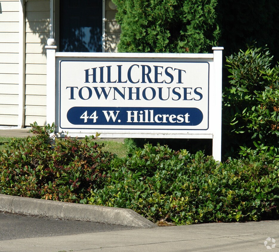 Building Photo - 44 Hillcrest Dr
