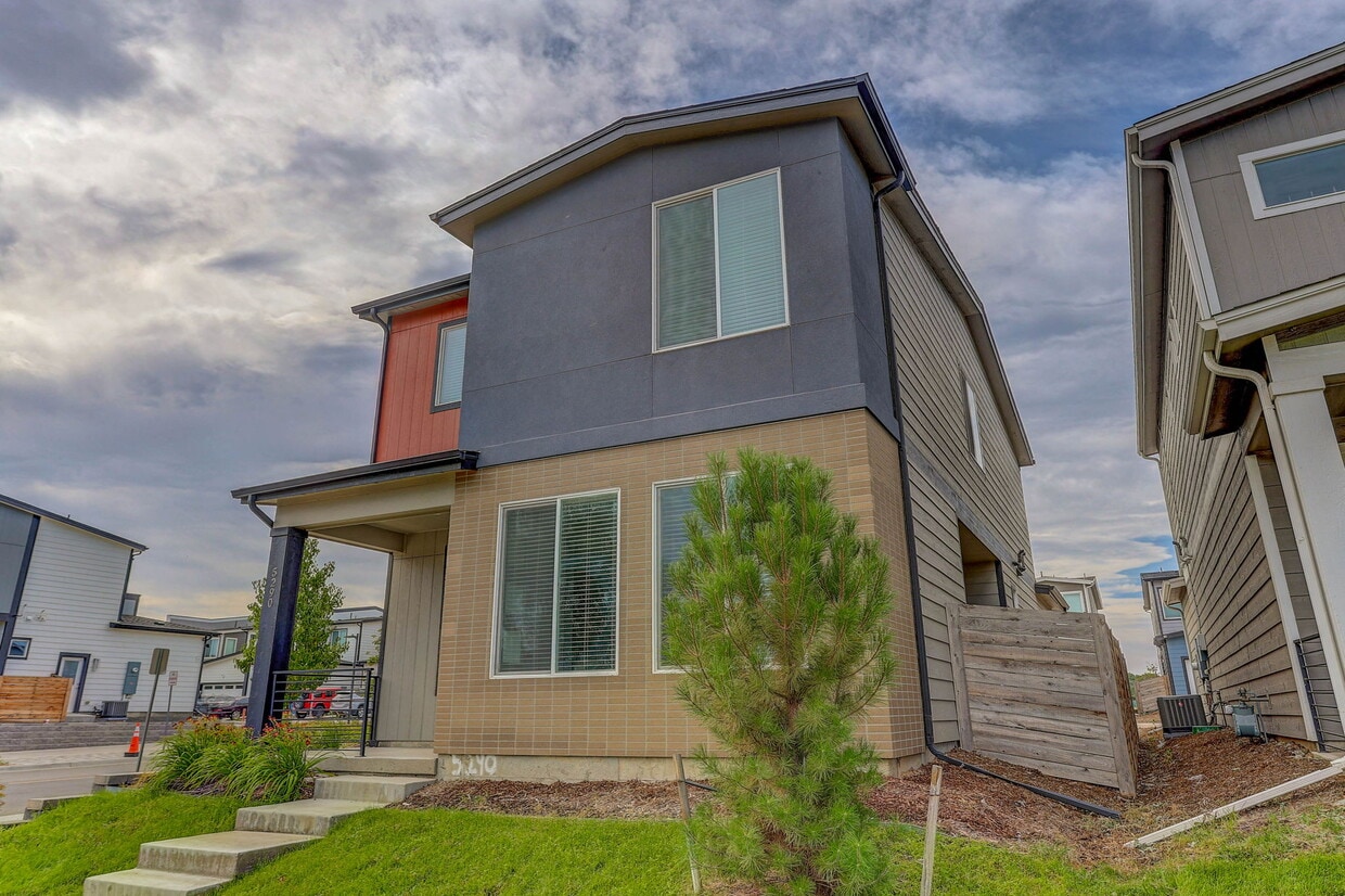 Welcome Home! - 5290 E 64th Ave
