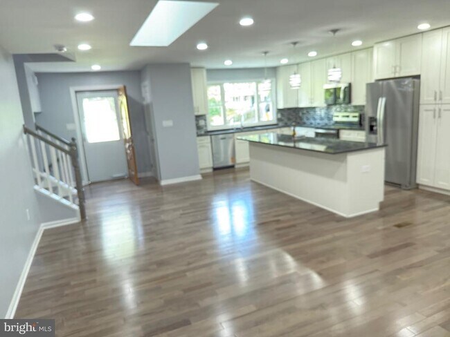 Foto del edificio - 7810 Newington Woods Dr