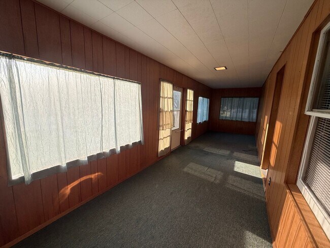 Foto del edificio - 303 Jefferson Ave